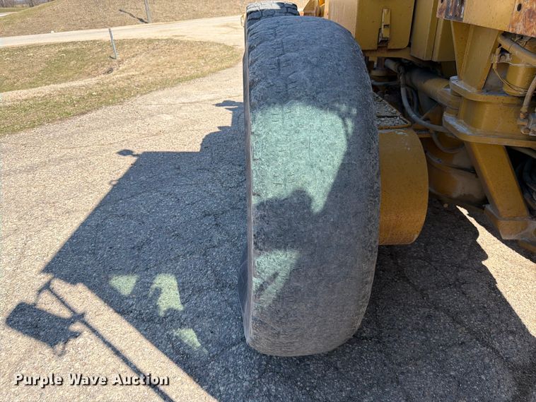 image for item FK0073 1999 Caterpillar 140H motor grader