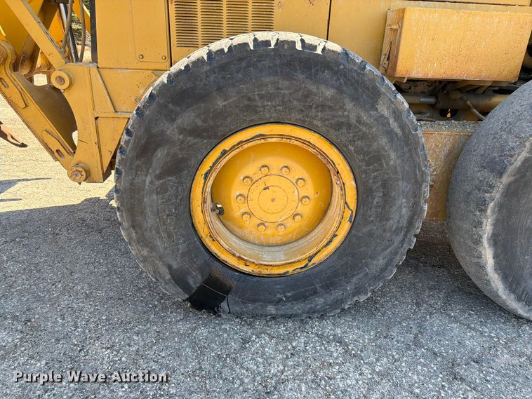 image for item FK0073 1999 Caterpillar 140H motor grader