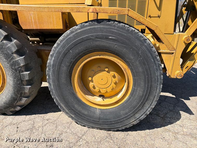 image for item FK0073 1999 Caterpillar 140H motor grader