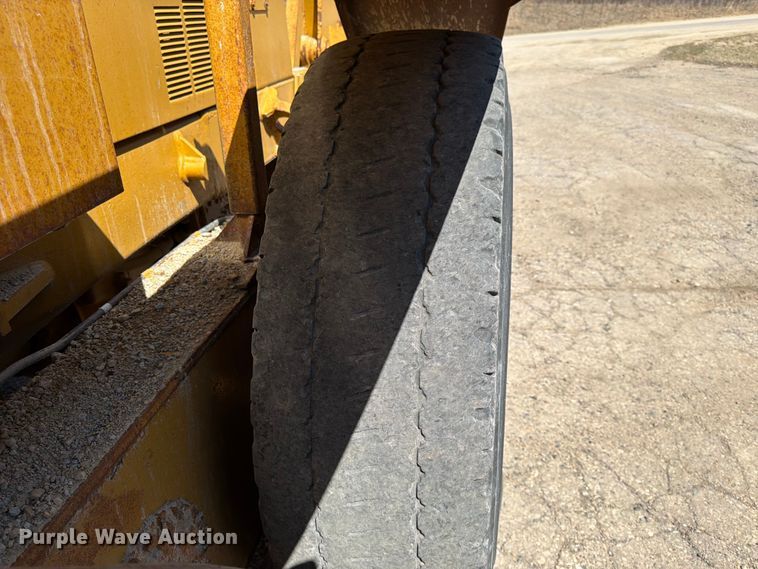 image for item FK0073 1999 Caterpillar 140H motor grader