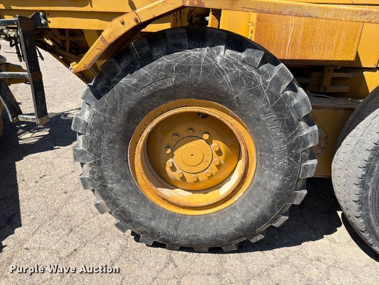 image for item FK0073 1999 Caterpillar 140H motor grader