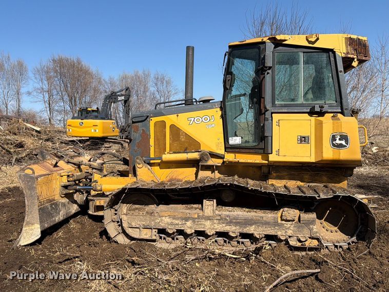 image for item FK0077 2007 John Deere 700J LGP dozer