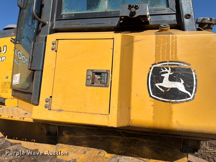 image for item FK0077 2007 John Deere 700J LGP dozer