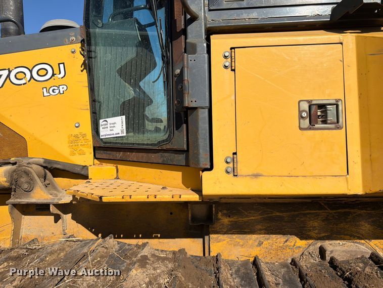 image for item FK0077 2007 John Deere 700J LGP dozer