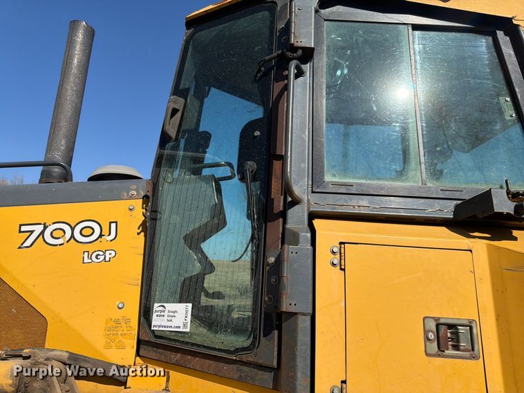 image for item FK0077 2007 John Deere 700J LGP dozer