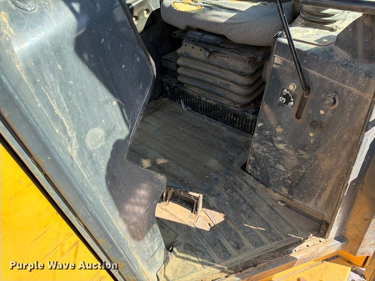 image for item FK0077 2007 John Deere 700J LGP dozer
