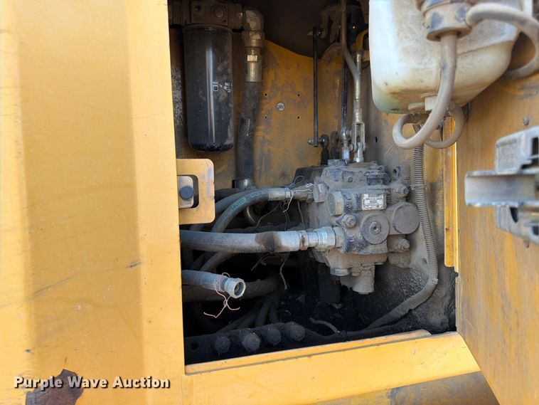 image for item FK0077 2007 John Deere 700J LGP dozer