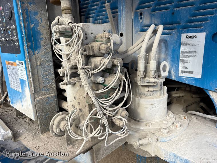 image for item FK1274 2007 Genie S-80 boom lift