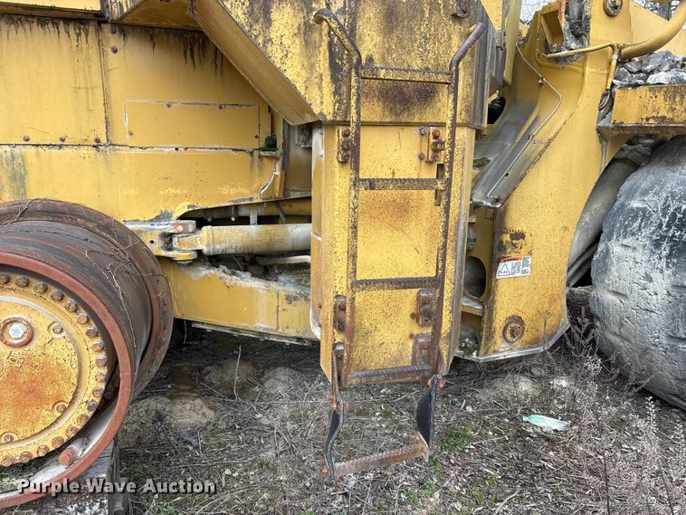 image for item FK1276 1994 Caterpillar 988F wheel loader