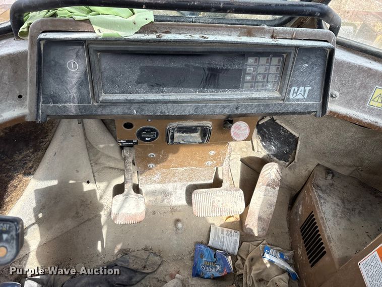 image for item FK1276 1994 Caterpillar 988F wheel loader