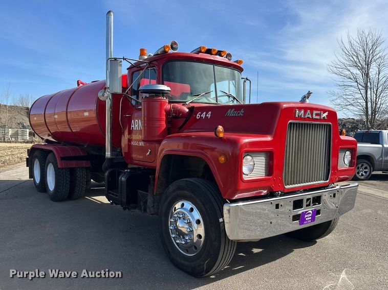 image for item FK1682 1977 Mack RD685S water truck
