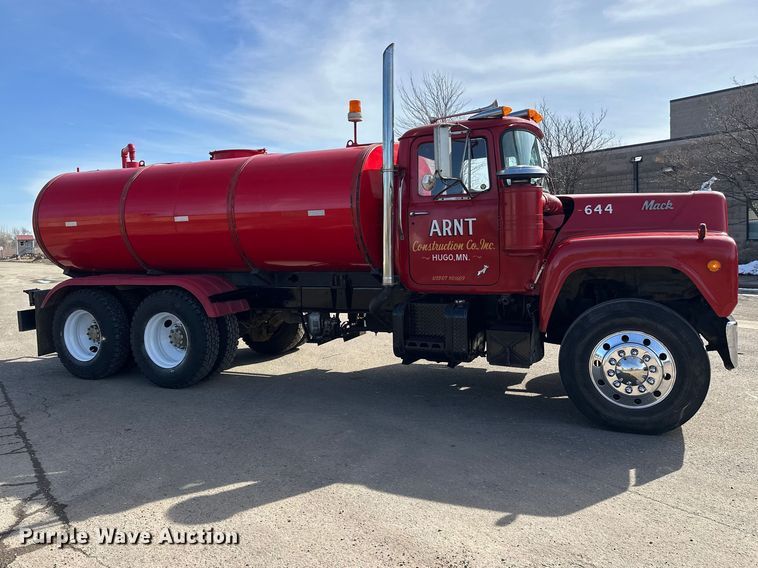 image for item FK1682 1977 Mack RD685S water truck