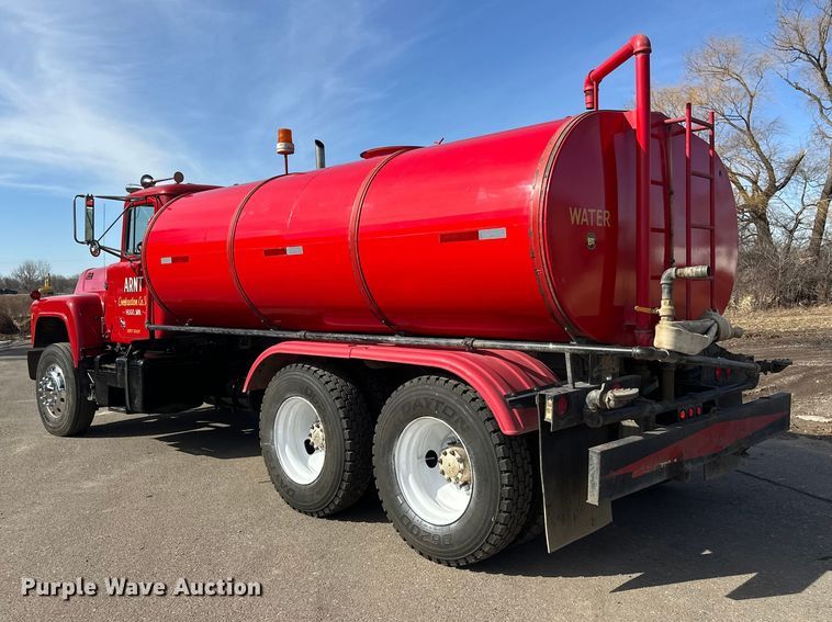 image for item FK1682 1977 Mack RD685S water truck