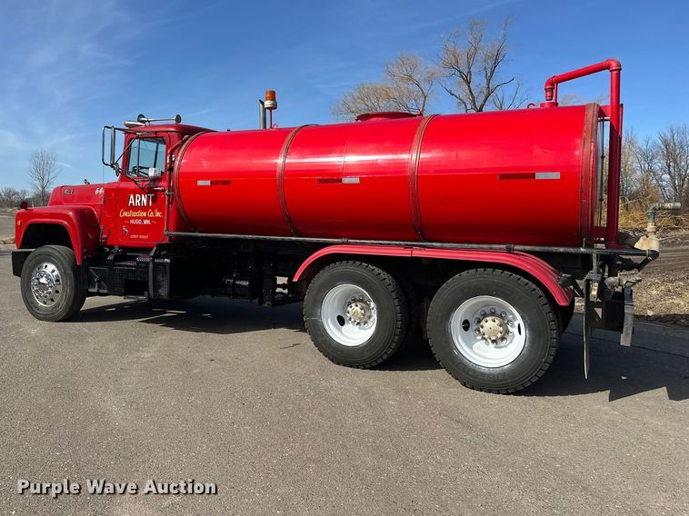 image for item FK1682 1977 Mack RD685S water truck