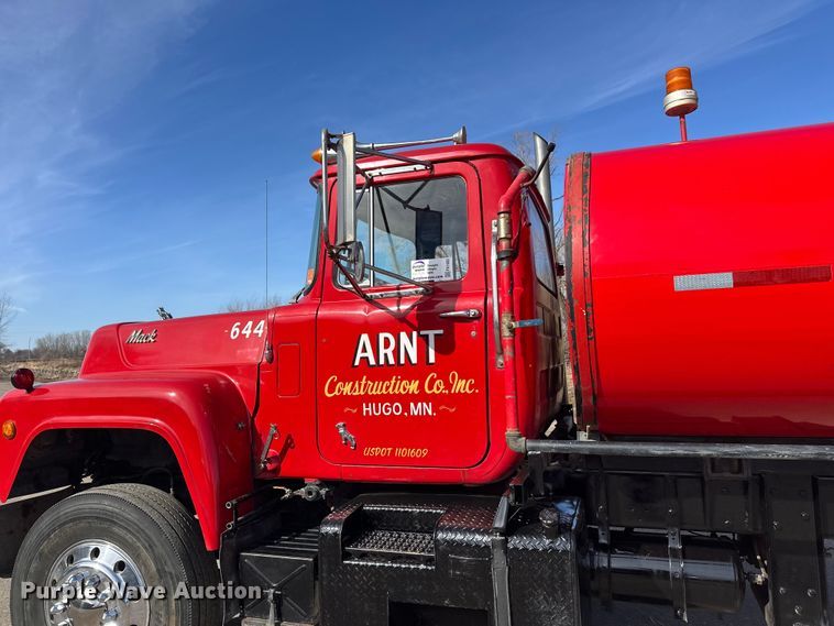 image for item FK1682 1977 Mack RD685S water truck