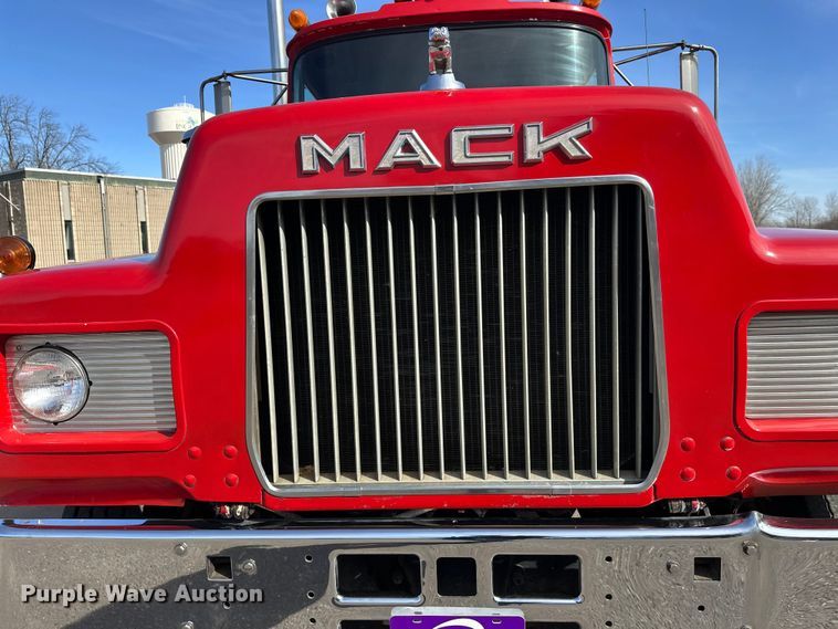 image for item FK1682 1977 Mack RD685S water truck