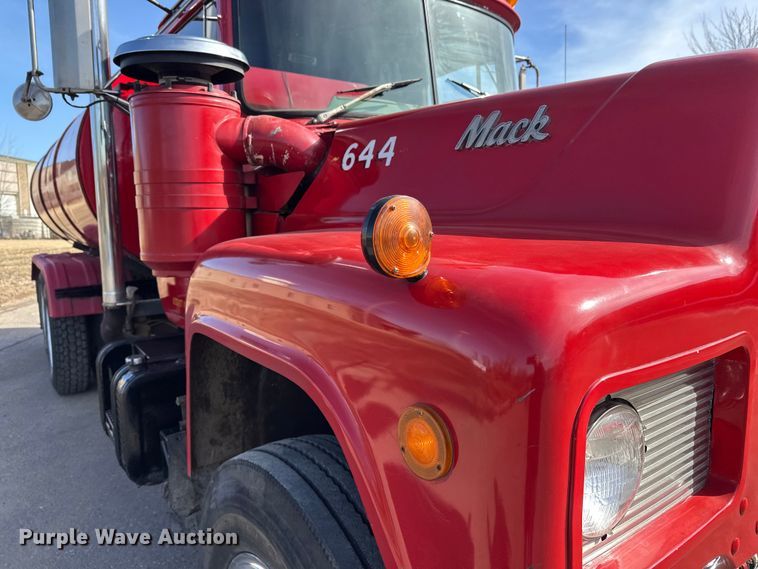 image for item FK1682 1977 Mack RD685S water truck