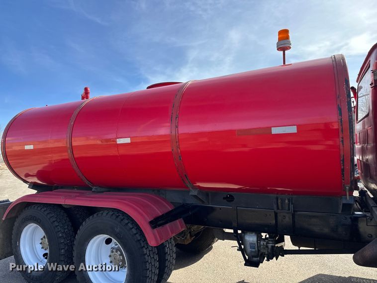 image for item FK1682 1977 Mack RD685S water truck