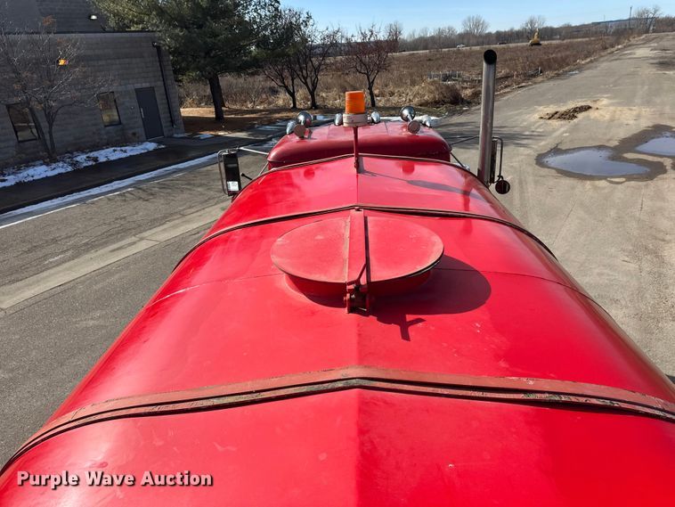 image for item FK1682 1977 Mack RD685S water truck