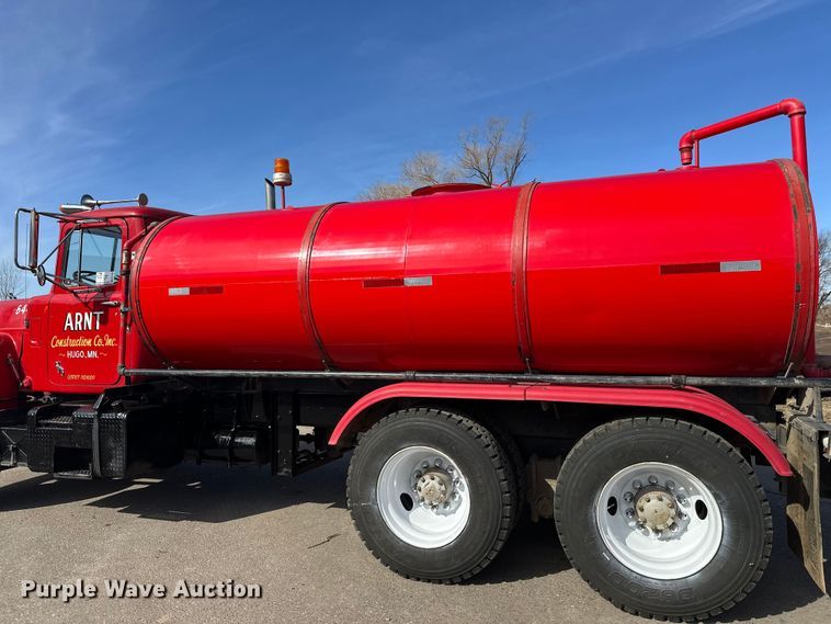 image for item FK1682 1977 Mack RD685S water truck