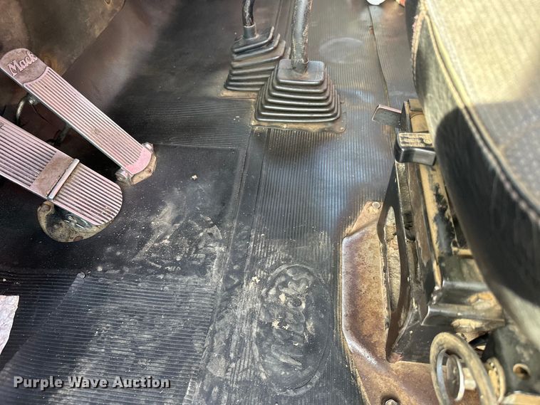 image for item FK1682 1977 Mack RD685S water truck