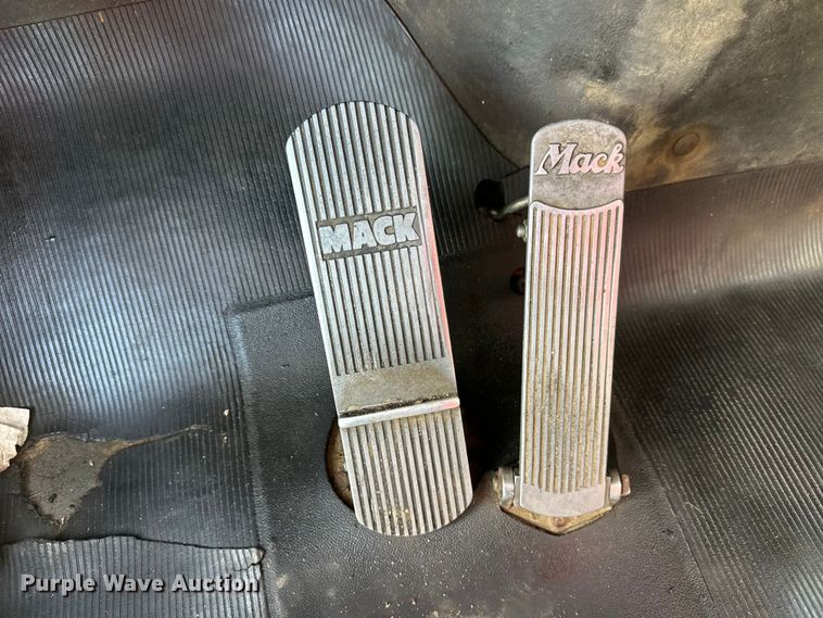 image for item FK1682 1977 Mack RD685S water truck