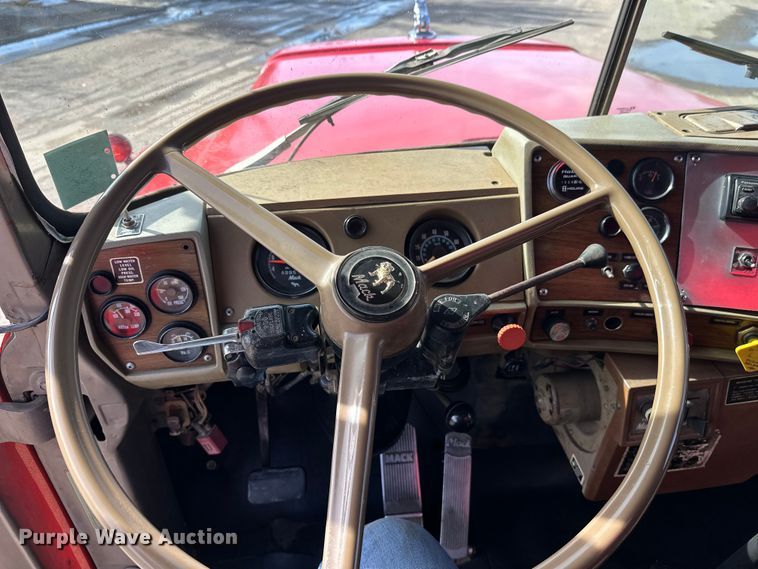 image for item FK1682 1977 Mack RD685S water truck