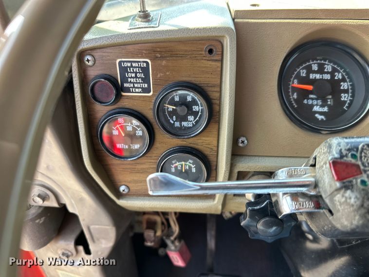 image for item FK1682 1977 Mack RD685S water truck