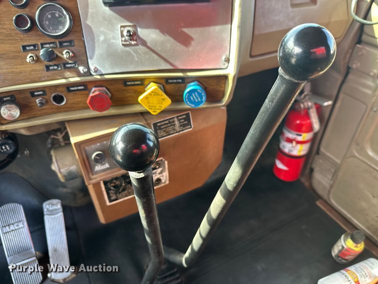 image for item FK1682 1977 Mack RD685S water truck