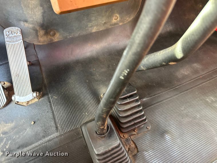 image for item FK1682 1977 Mack RD685S water truck