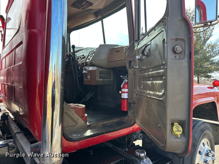 image for item FK1682 1977 Mack RD685S water truck