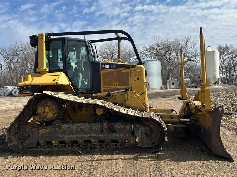 image for item FK1861 2004 Caterpillar D6N LGP dozer