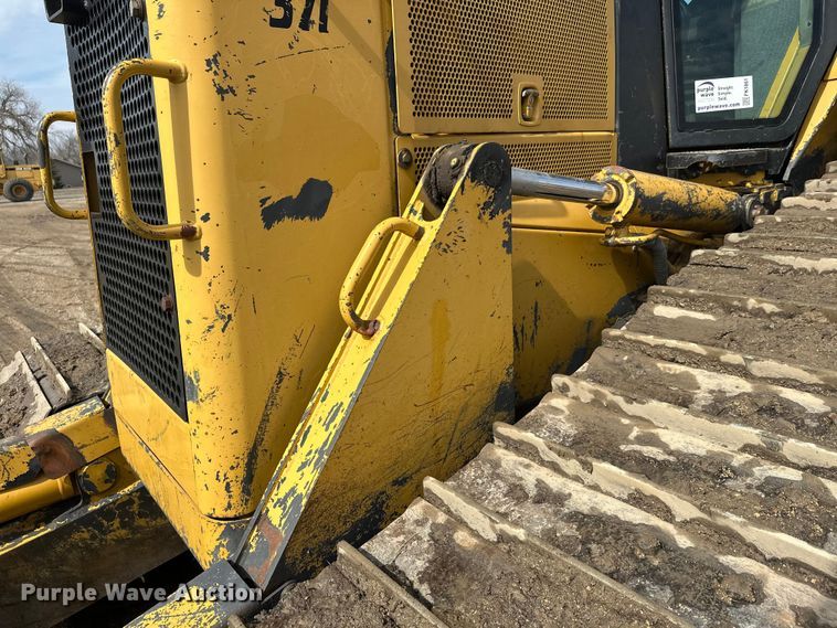 image for item FK1861 2004 Caterpillar D6N LGP dozer