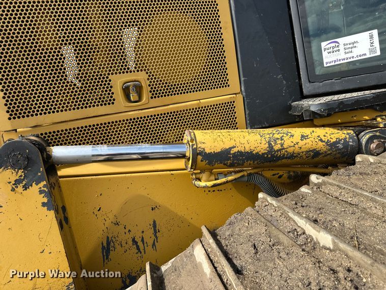 image for item FK1861 2004 Caterpillar D6N LGP dozer