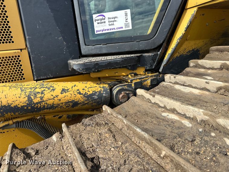 image for item FK1861 2004 Caterpillar D6N LGP dozer