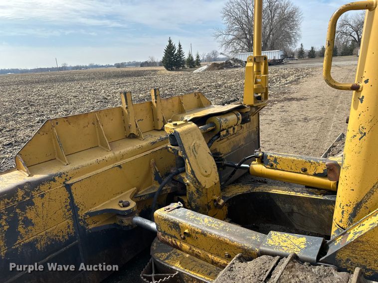 image for item FK1861 2004 Caterpillar D6N LGP dozer