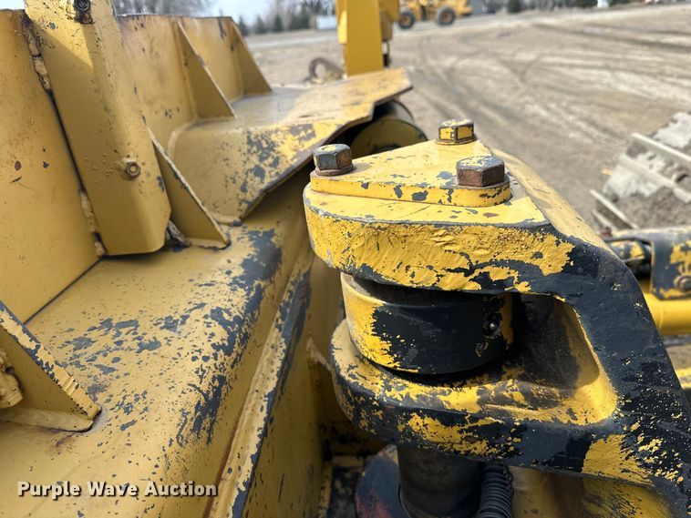image for item FK1861 2004 Caterpillar D6N LGP dozer