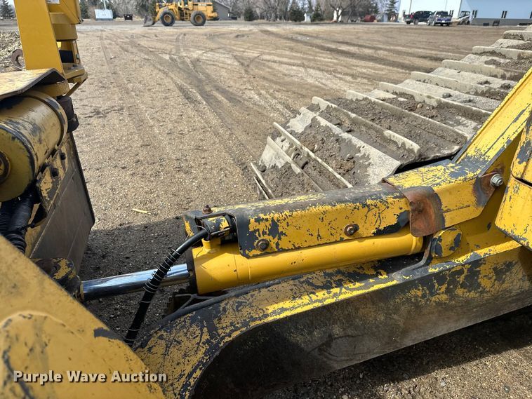 image for item FK1861 2004 Caterpillar D6N LGP dozer