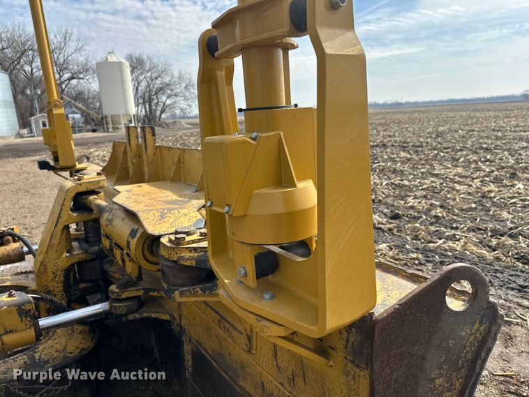 image for item FK1861 2004 Caterpillar D6N LGP dozer