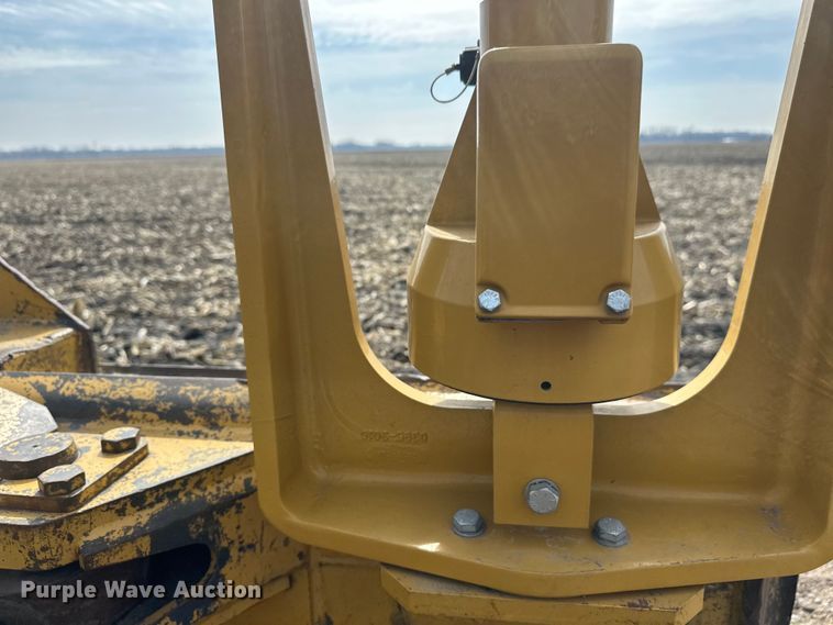 image for item FK1861 2004 Caterpillar D6N LGP dozer