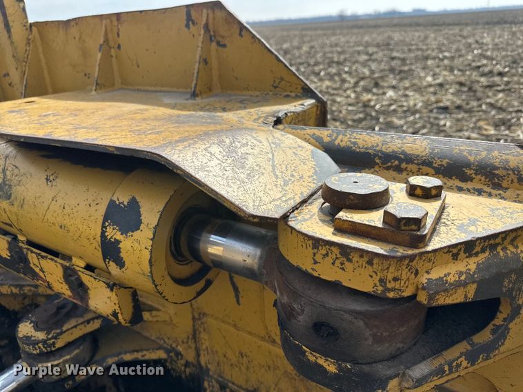 image for item FK1861 2004 Caterpillar D6N LGP dozer