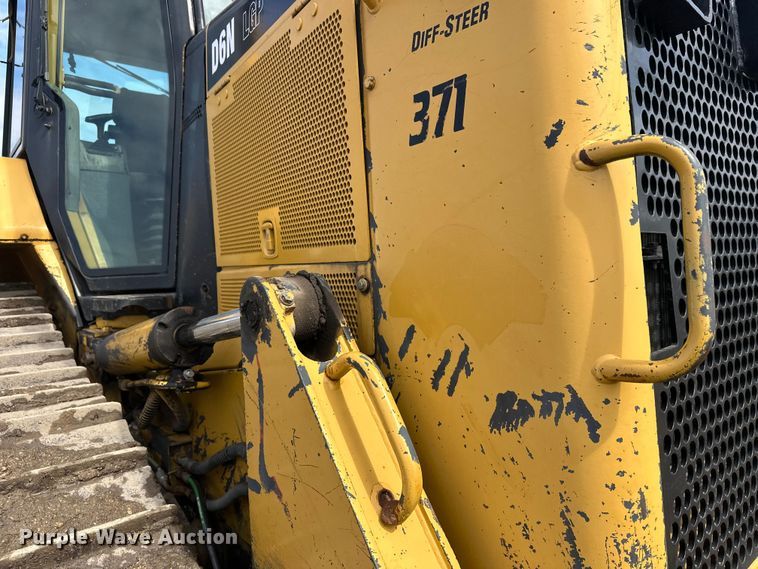 image for item FK1861 2004 Caterpillar D6N LGP dozer