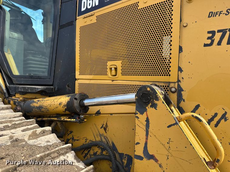 image for item FK1861 2004 Caterpillar D6N LGP dozer