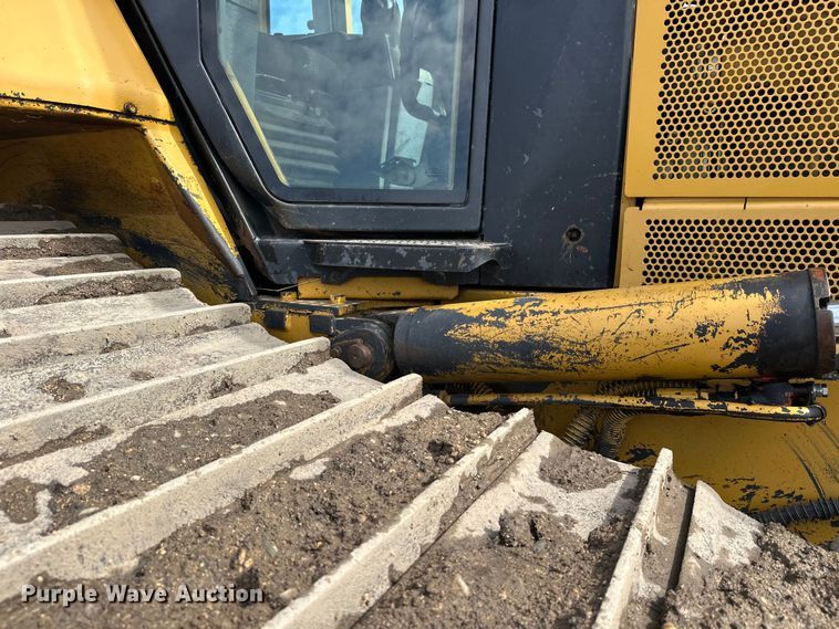 image for item FK1861 2004 Caterpillar D6N LGP dozer