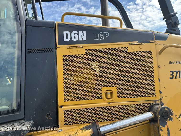 image for item FK1861 2004 Caterpillar D6N LGP dozer