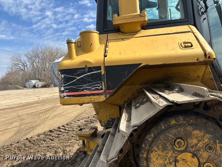 image for item FK1861 2004 Caterpillar D6N LGP dozer