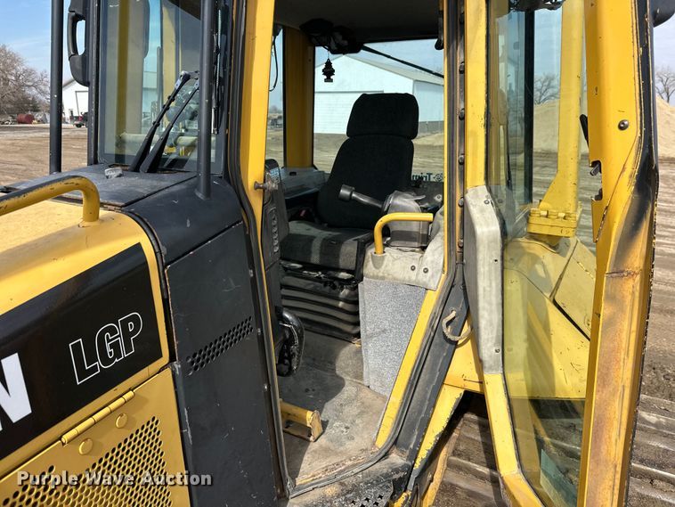 image for item FK1861 2004 Caterpillar D6N LGP dozer
