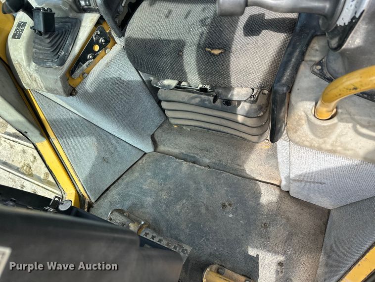 image for item FK1861 2004 Caterpillar D6N LGP dozer