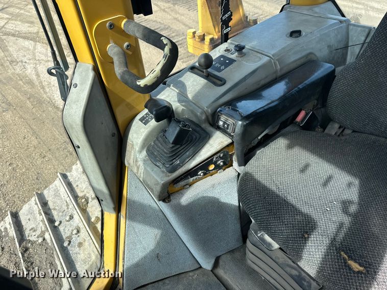 image for item FK1861 2004 Caterpillar D6N LGP dozer