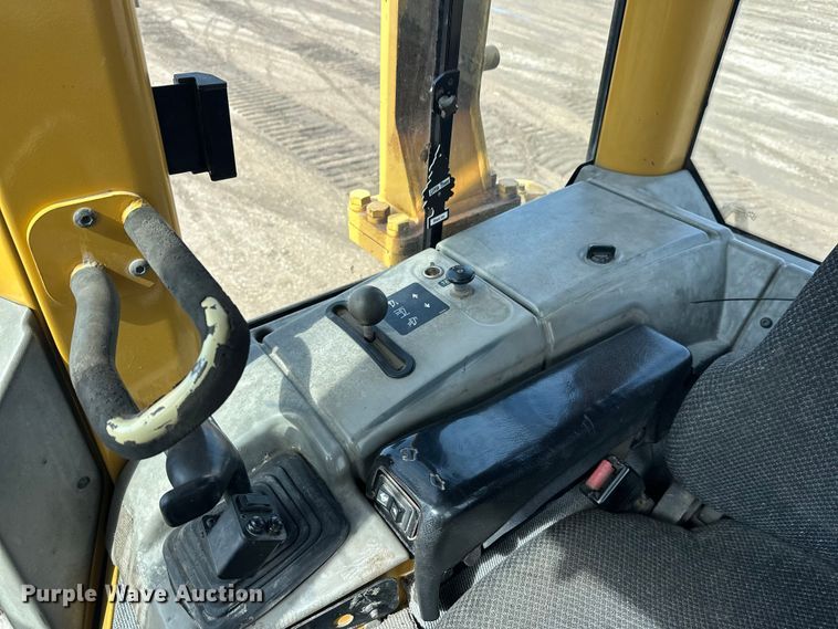 image for item FK1861 2004 Caterpillar D6N LGP dozer